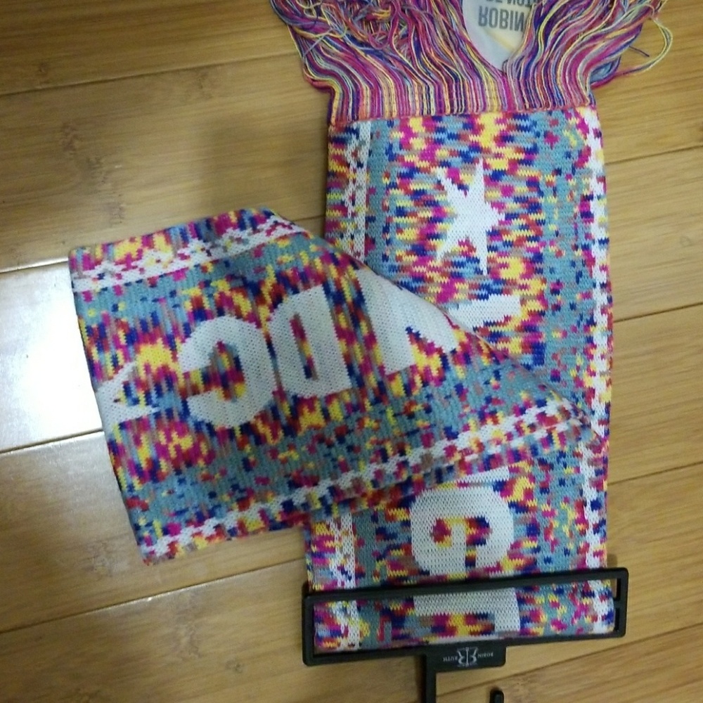 Brand new scarf